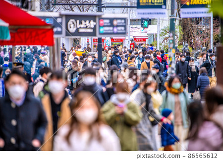 日本東京城市景觀 89,145 人 全國范圍內，1134 人患有嚴重疾病。東京 17,526 人 ... 兒童口罩 ... = 第 6 名 86565612