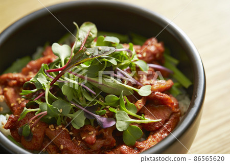 韓國食物,甜辣炒豬肉碗, Cheyukpokmu 韓國食物,甜辣炒豬肉碗, Cheyukpokmu 86565620