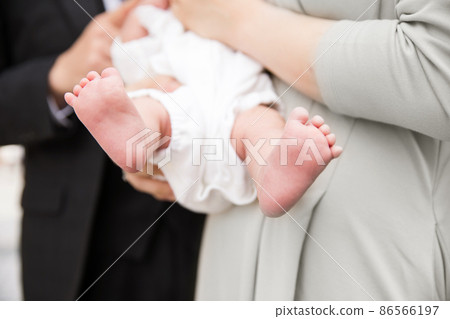 Newborn and family Newborn and family 86566197