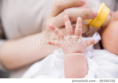 Newborn drinking milk Newborn drinking milk 86566198