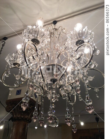 Luxurious chandelier 86566373