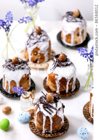 Homemade traditionla ortodox Easter cake traditional kulich 86568012