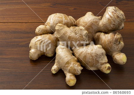 Ginger placed on the board 86568693