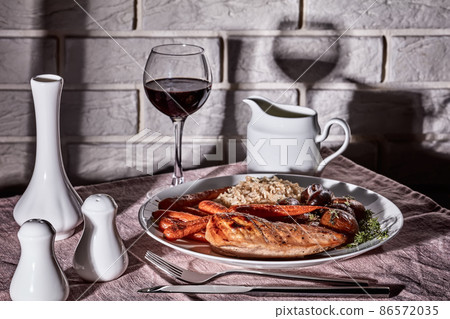 Chicken breast with carrots and rice 86572035