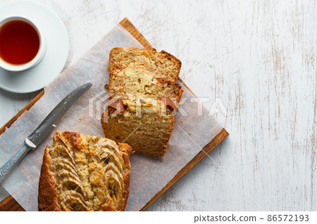 Banana bread. Cake with banana, traditional american cuisine. Banana bread. Cake with banana, traditional american cuisine. 86572193