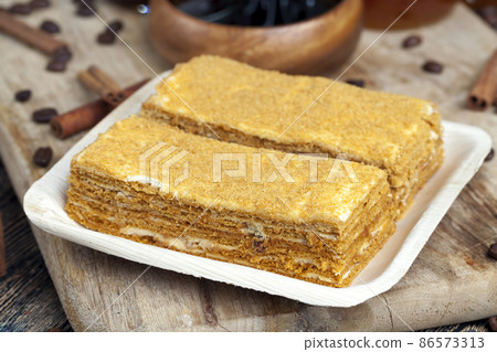 honey cake with honey and spices 86573313