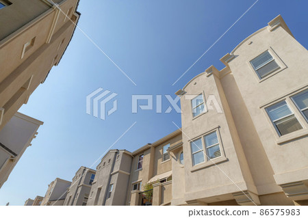 Multi-storey residential buildings in San Marcos, California 86575983