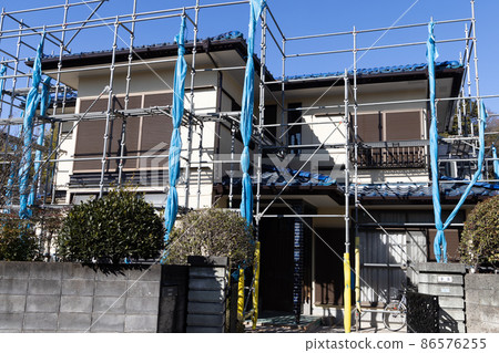 Scaffolding for painting the exterior walls of houses 86576255