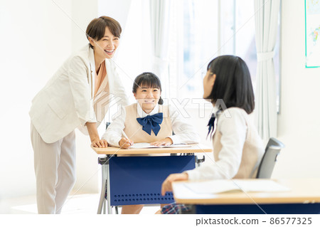 班級 女初中老師 拍攝合作：中央工業大學附屬日語學校 86577325