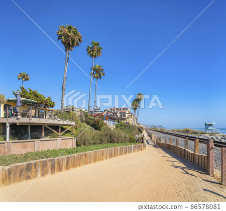 Beach houses along the sandy pathway at San Clemente, California 86578081