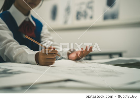High school student attending art school prep school High school student attending art school prep school 86578160
