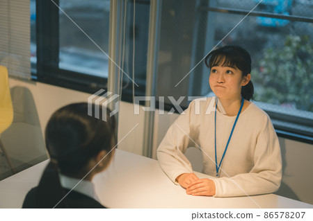 採訪老師和學生 86578207