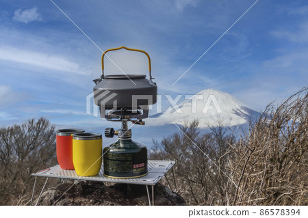 Enjoy mountain coffee with Mt. Fuji in the background Enjoy mountain coffee with Mt. Fuji in the background 86578394
