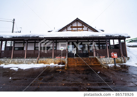 Shiozawa Station (Minami Uonuma City, Niigata Prefecture, with winter snow) Shiozawa Station (Minami Uonuma City, Niigata Prefecture, with winter snow) 86578926