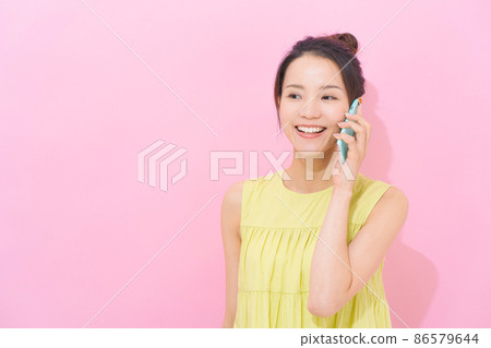 Smartphone female pink background 86579644