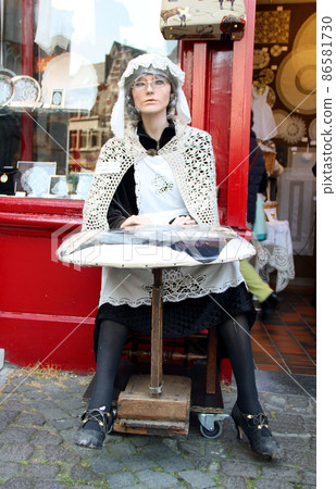 Mannequin dolls in the store of Antwarp Mannequin dolls in the store of Antwarp 86581730