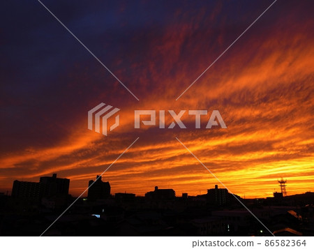 Beautiful sunset sky Beautiful sunset sky 86582364