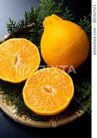 Dekopon black background 86582421