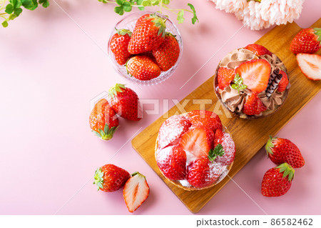 Strawberry tart buffet 86582462