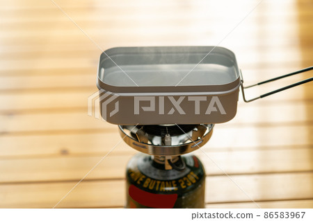 桌子上的麥斯汀 86583967