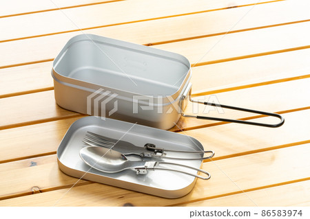 桌子上的麥斯汀 86583974