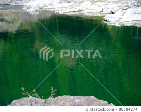 Emerald green clear stream Nakagawa Emerald green clear stream Nakagawa 86584274