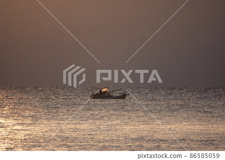 A fishing boat running off the coast of Hiwasa 86585059