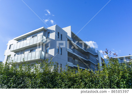 Exterior of the apartment and refreshing blue sky scenery _sky_87 86585397