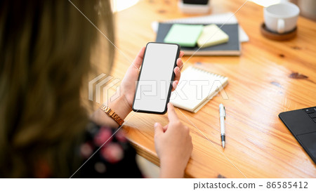 Close-up image, A female using smartphone. phone blank screen. 86585412
