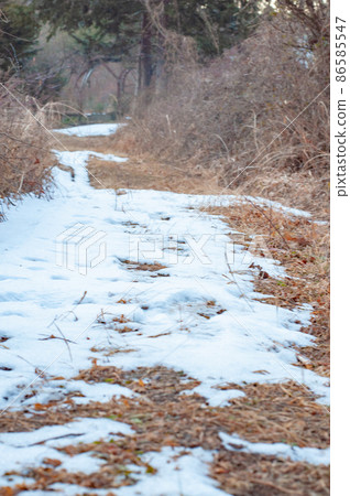 Mountain road with snow Mountain road with snow 86585547