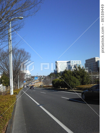 Near Karakida on the Minamitamaone Main Road 86589449