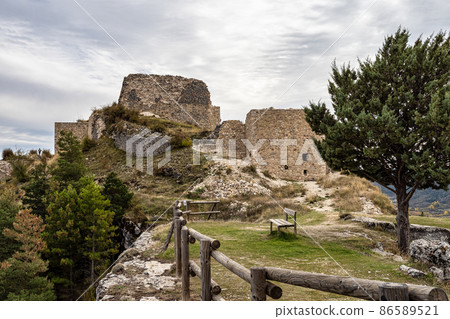 Rochafrida Castle in Beteta, Serrania de Cuenca. Castilla la Mancha, Spain 86589521