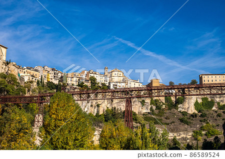 The Casas Colgadas, the Hanging Houses in the medieval town of Cuenca in Castilla La Mancha, Spain. 86589524