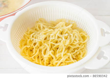 Boiled chinese noodles 86590342