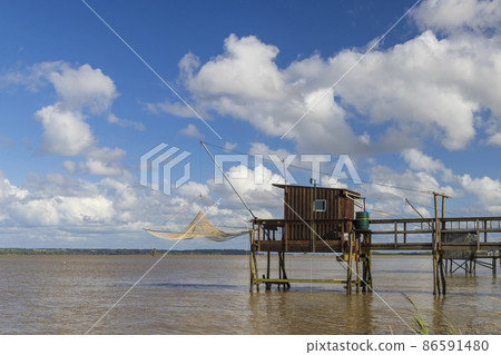 Traditional fishing hut on river Gironde, Bordeaux, Aquitaine, France Traditional fishing hut on river Gironde, Bordeaux, Aquitaine, France 86591480