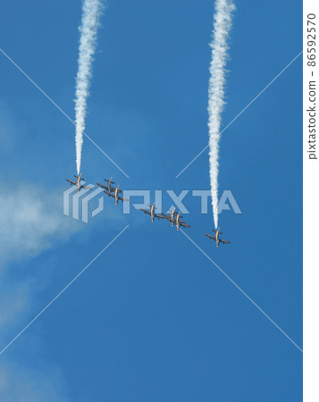 UAE acrobatics team "Al Fulsan" formation descent UAE acrobatics team "Al Fulsan" formation descent 86592570