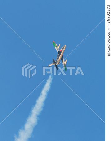 UAE acrobatics team "Al Fulsan" solo rise UAE acrobatics team "Al Fulsan" solo rise 86592573