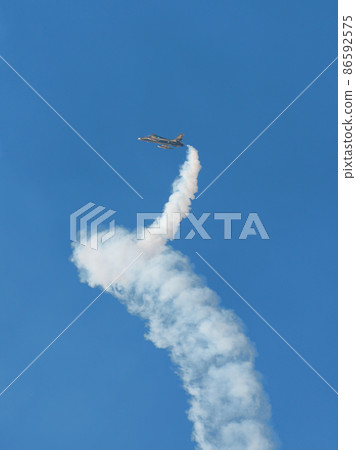 UAE acrobatics team "Al Fulsan" solo rise 86592575