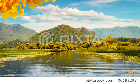 Autumn national park 86593298