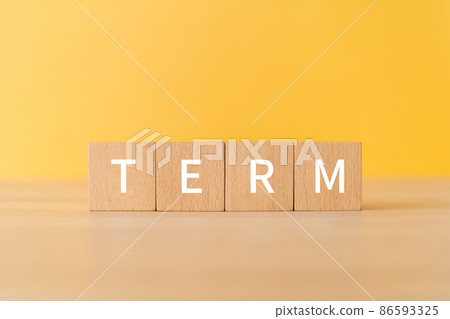 上面寫著“TERM”的積木 上面寫著“TERM”的積木 86593325