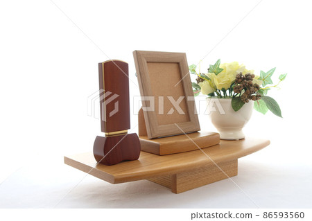 供祭祀用的供奉靈位和骨灰盒的祭壇 14 Shukatsu Image 供祭祀用的供奉靈位和骨灰盒的祭壇 14 Shukatsu Image 86593560