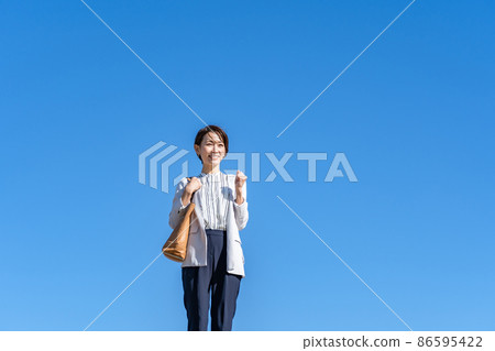 藍天商務中女 藍天商務中女 86595422
