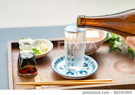 夏天的清酒和冷豆腐 夏天的清酒和冷豆腐 86595904