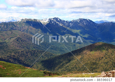 Autumn eastern heavy snow 86596017