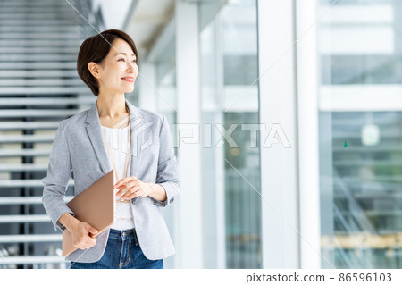 中層女商人 中層女商人 86596103