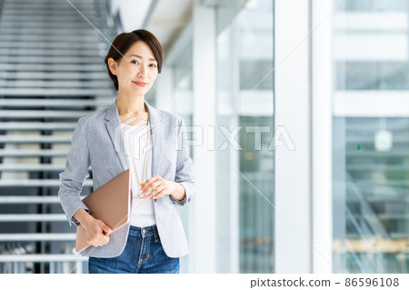 中層女商人 中層女商人 86596108