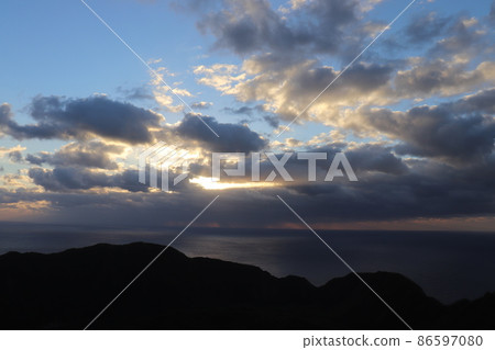 Sunrise in Aogashima Sunrise in Aogashima 86597080