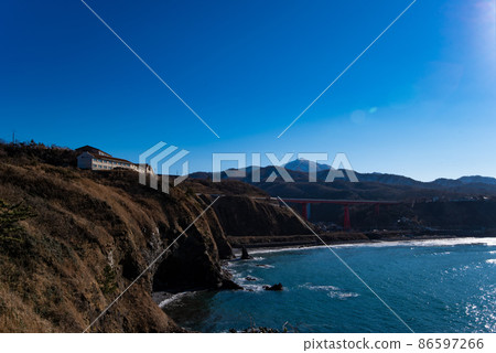 Coastline, cliffs and sea (Photo: Two Lover's Point, Kashiwazaki City, Niigata Prefecture) 86597266