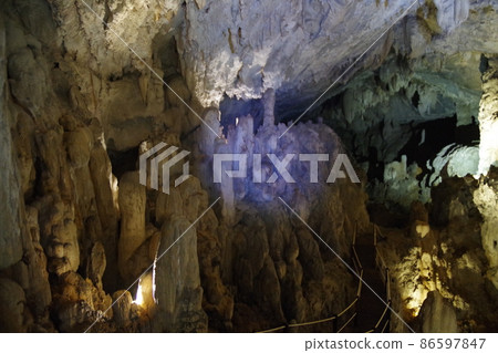 Wind Cave in Gunung Mulu National Park, a World Heritage Site in Borneo, Malaysia Wind Cave in Gunung Mulu National Park, a World Heritage Site in Borneo, Malaysia 86597847
