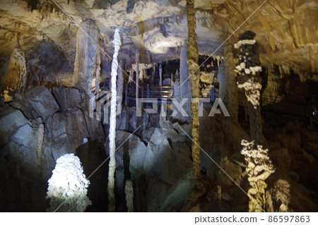 馬來西亞婆羅洲世界遺產古農姆魯國家公園的風洞 86597863